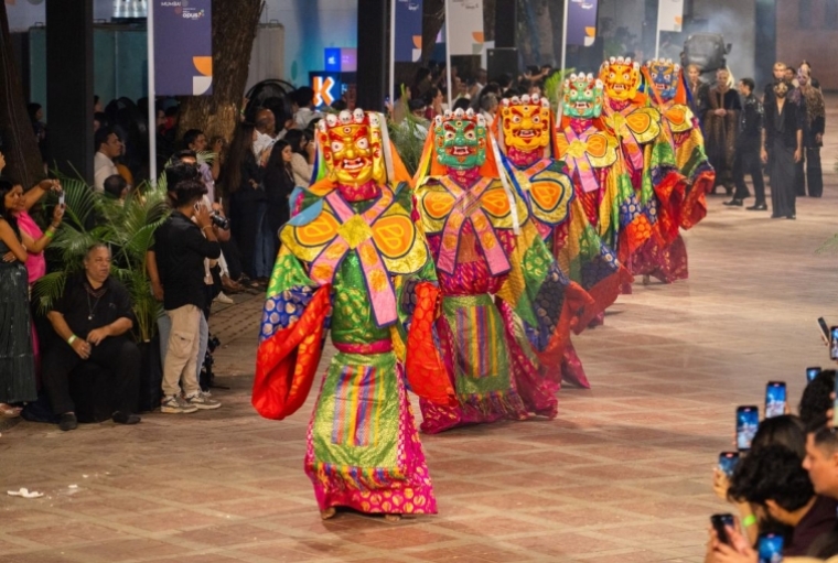 The Tarun Tahiliani Parade at Art Mumbai 