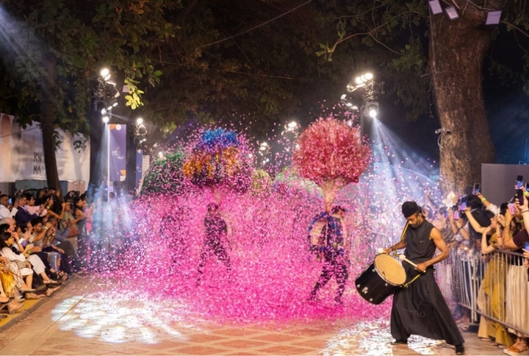 The Tarun Tahiliani Parade at Art Mumbai 